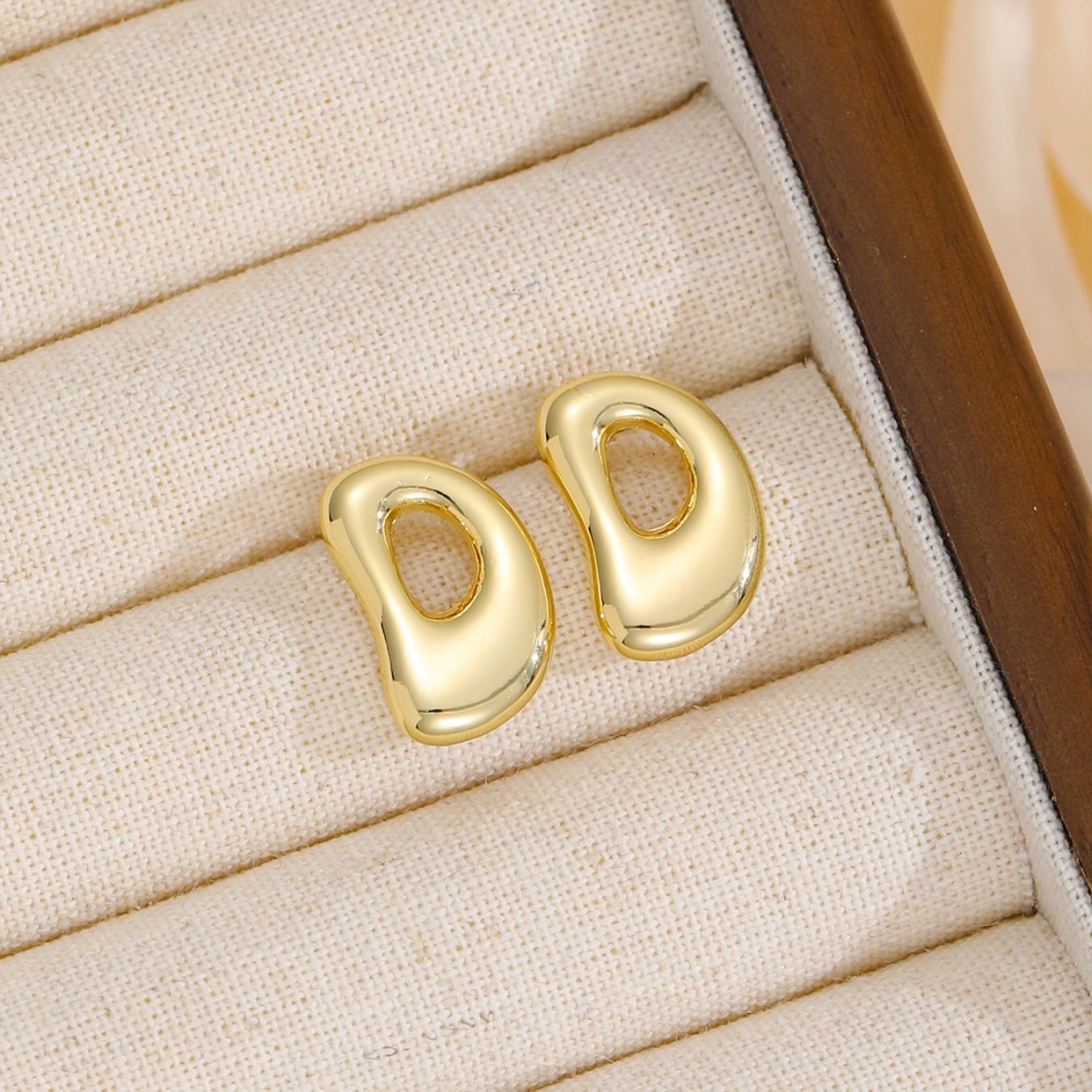 Initial Earrings "Luxe Bubble"